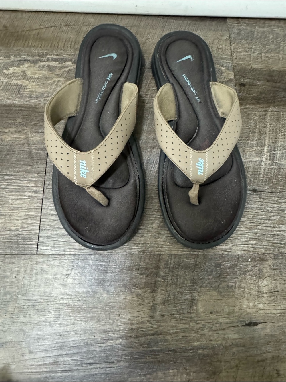 Nike Women’s Tan and Dark Brown Thong Sandals